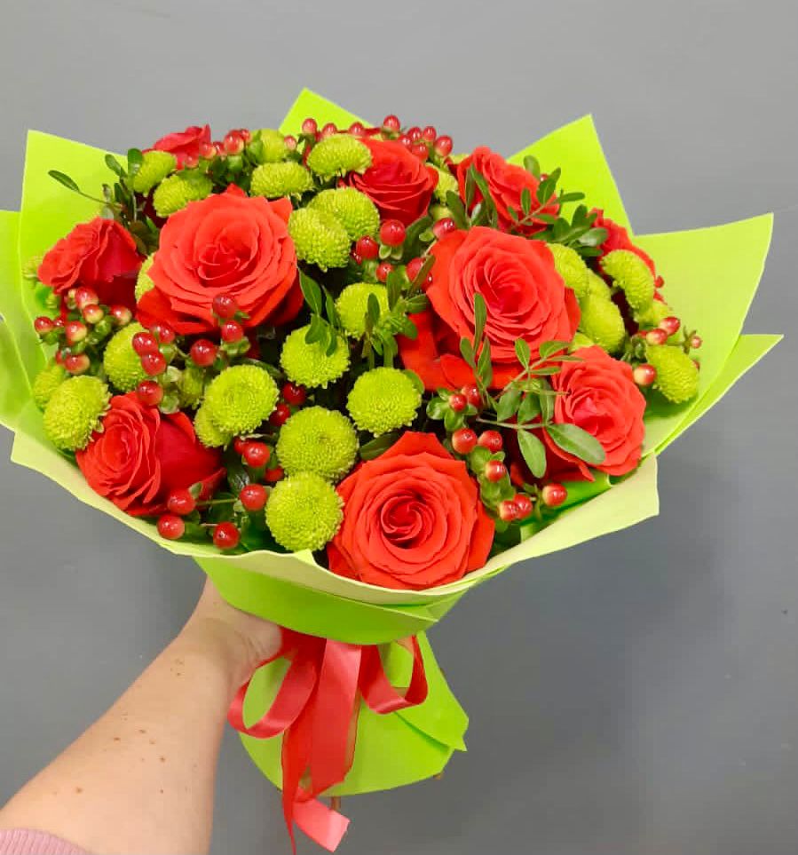 Букет цветов из: Хризантемы и Розы в Божонке