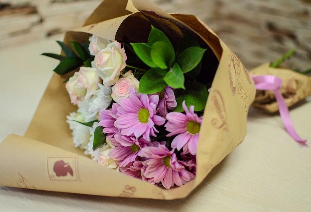 Букет цветов из: Розы и Хризантемы в Божонке