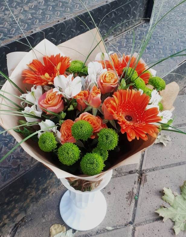 Букет цветов из: Герберы, Хризантемы, Альстромерии и Розы в Божонке