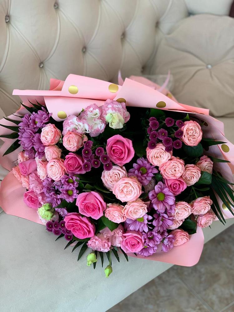 Букет цветов из: Хризантемы, Розы и Лизиантусы в Божонке