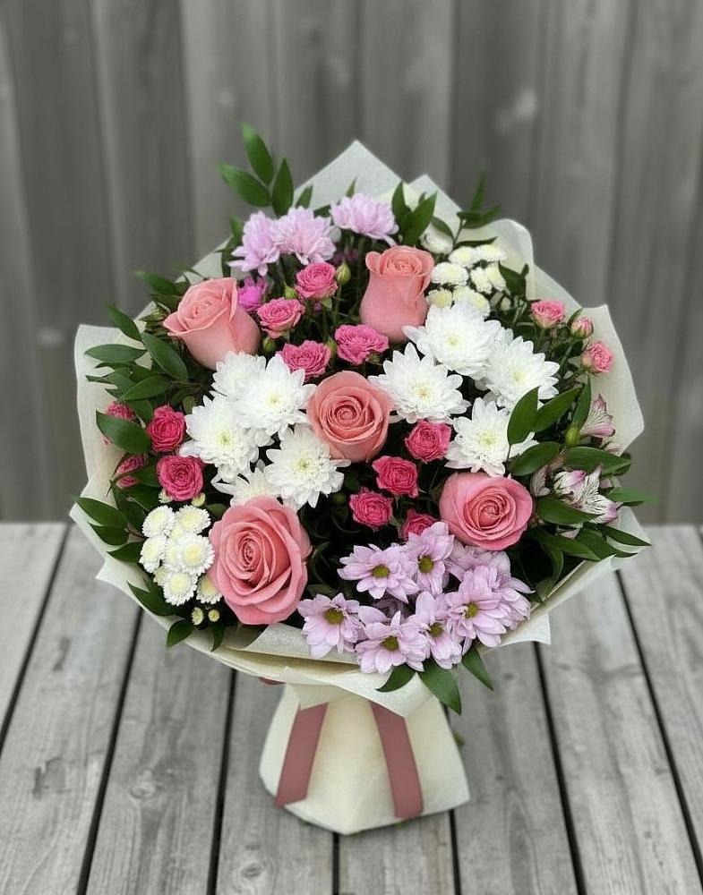 Букет цветов из: Альстромерии, Гвоздики, Розы и Хризантемы в Божонке