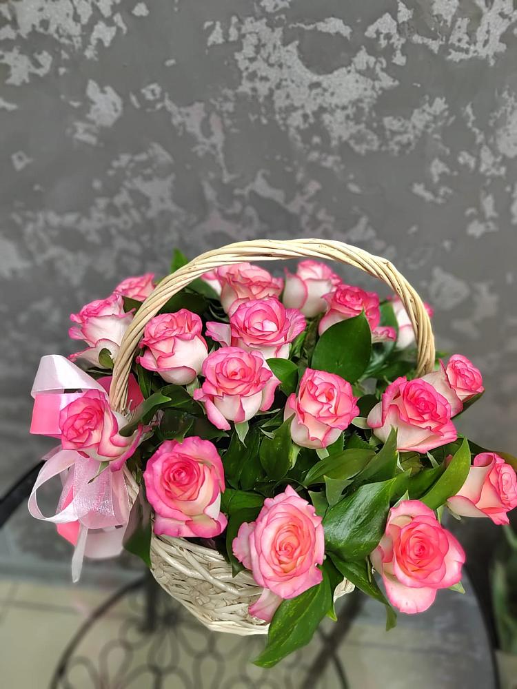 Цветочная композиция из Розы в корзине в Божонке