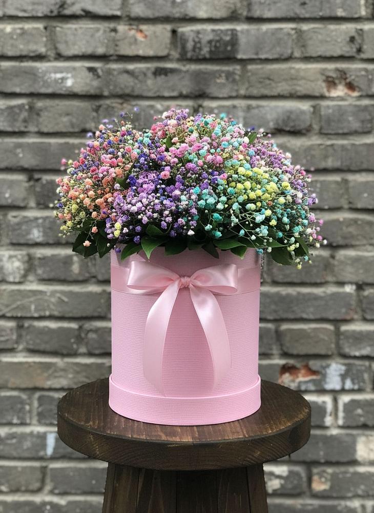 Цветочная композиция из Гипсофила и Розы в шляпной коробке в Божонке