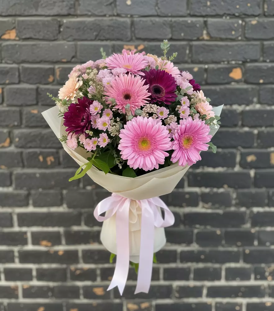 Букет цветов из: Герберы и Хризантемы в Божонке