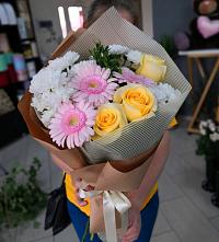 Букет цветов из:  Герберы, Розы и Хризантемы в Божонке