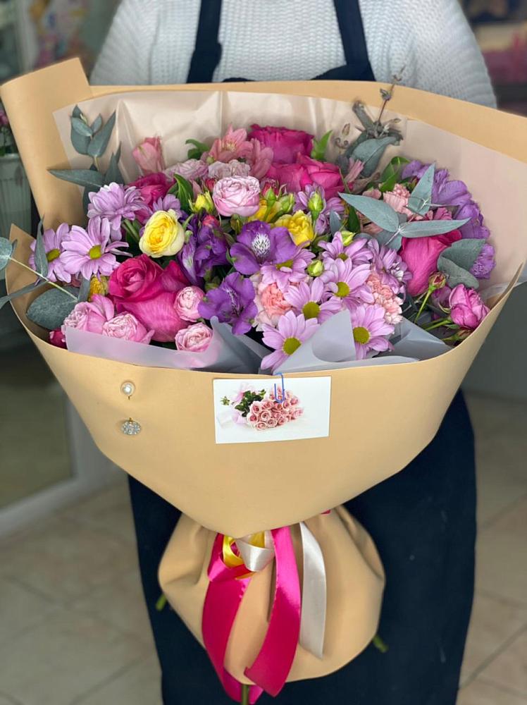 Букет цветов из: Хризантемы, Гвоздики и Альстромерии в Божонке