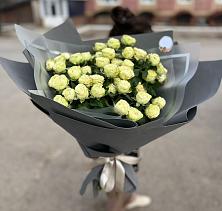 Букет Белые кустовые розы Солинеро в Божонке