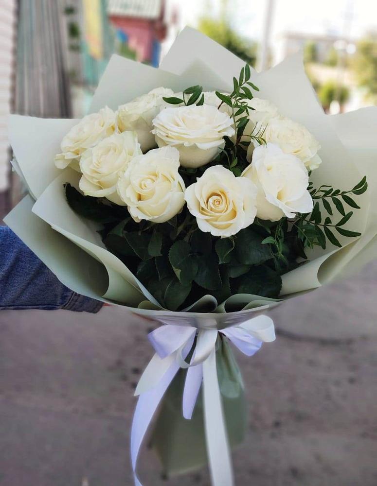 Букет Белые розы Проуд в Божонке