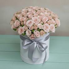 Цветочная композиция из Розы в шляпной коробке в Божонке