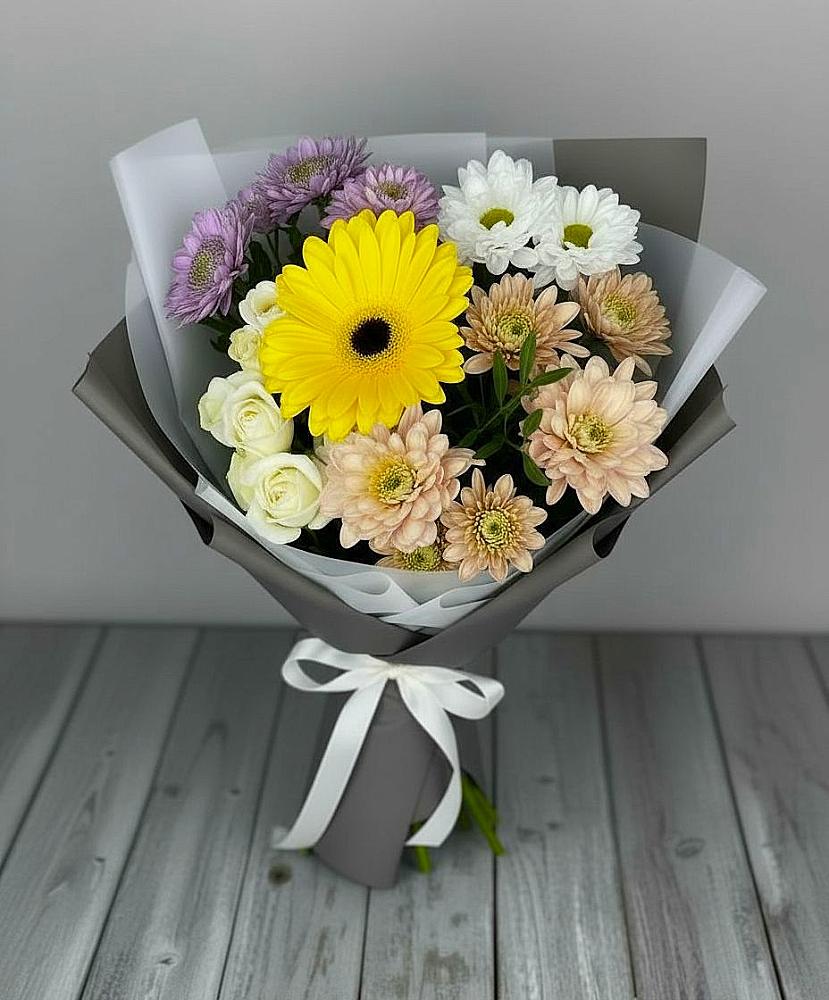Букет цветов из: Розы, Герберы и Хризантемы в Божонке