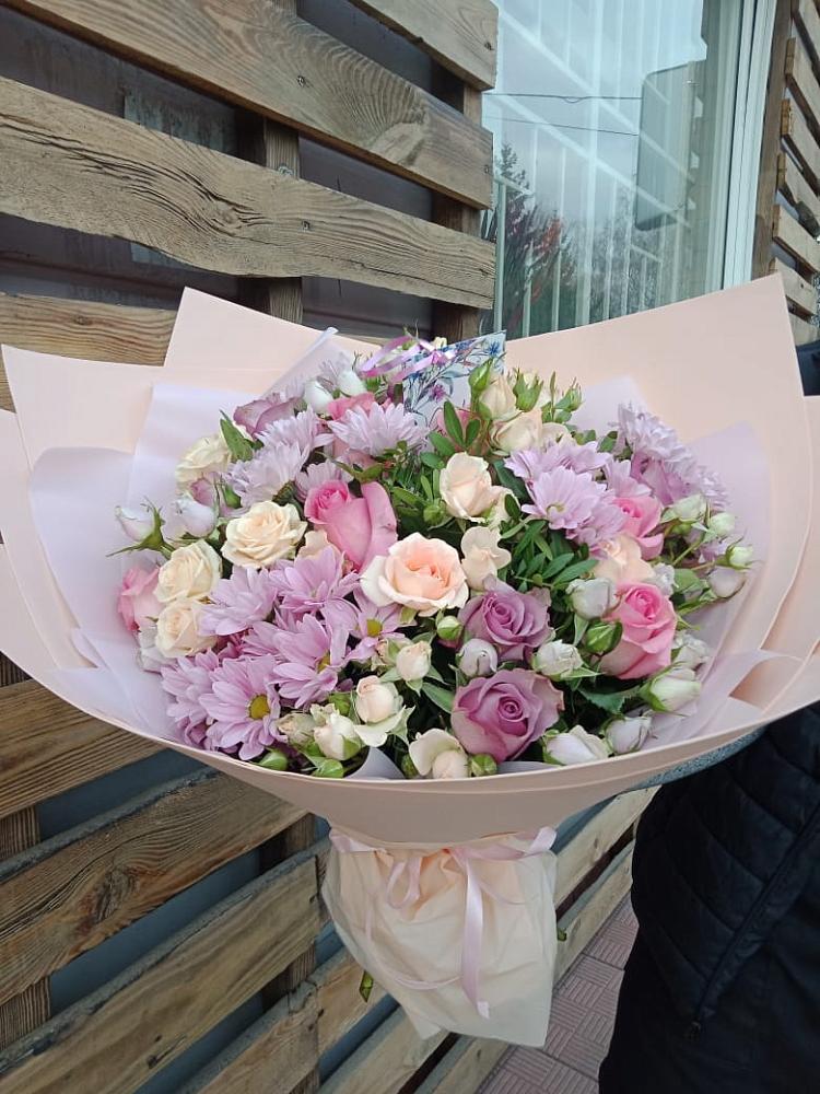 Букет цветов из: Розы и Хризантемы в Божонке