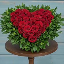 Цветочная композиция из Розы в виде сердца в Божонке