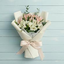 Букет цветов из:  Альстромерии в Божонке