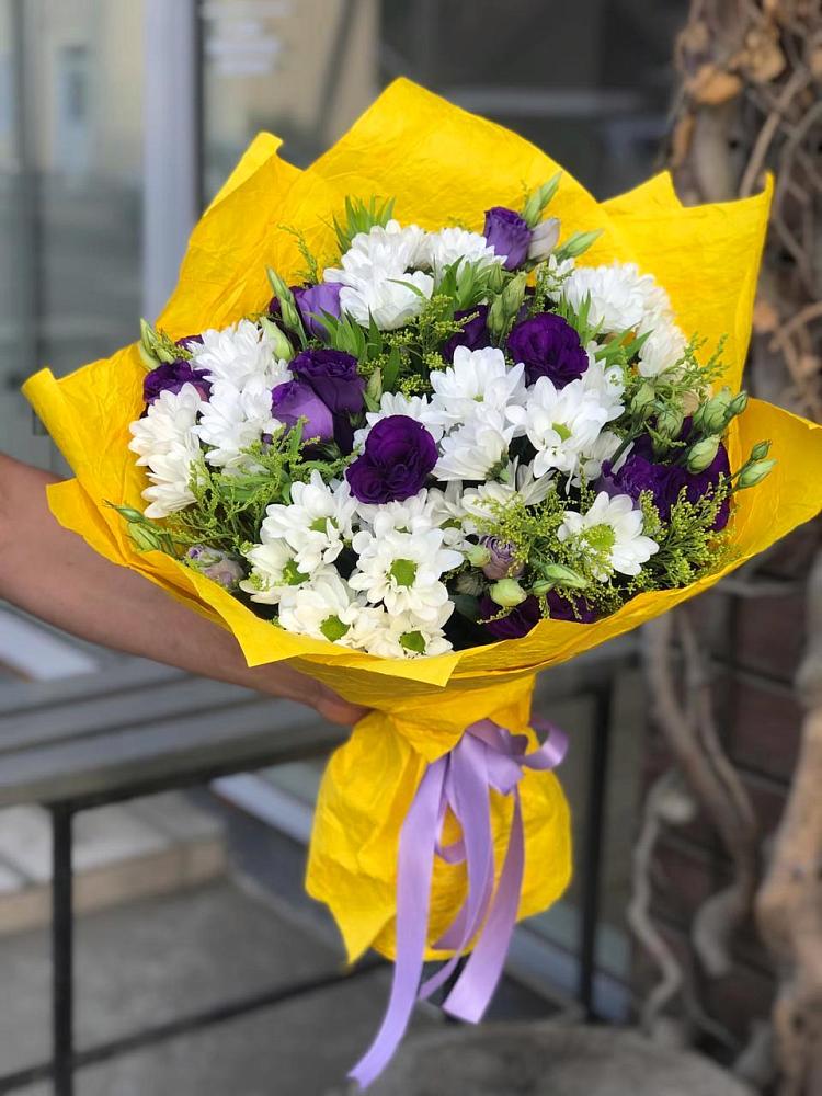 Букет цветов из: Ирисы, Хризантемы и Ромашки в Божонке