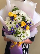 Букет цветов из:  Ирисы, Хризантемы и Розы #REPLACE_PRED# Божонке