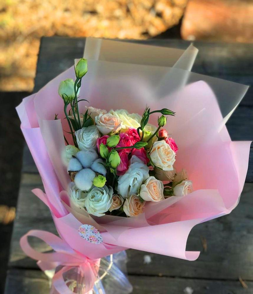 Букет цветов из: Розы и Лизиантусы в Божонке