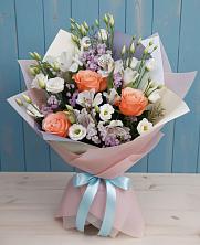 Букет цветов из:  Лизиантусы, Розы, Альстромерии и Гипсофила в Божонке