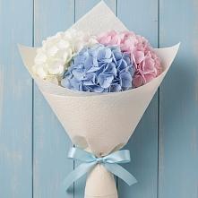 Букет цветов из:  Гортензия в Божонке
