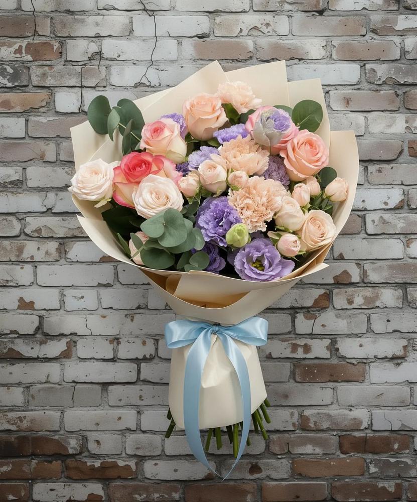 Букет цветов из: Розы, Лизиантусы и Гвоздики в Божонке