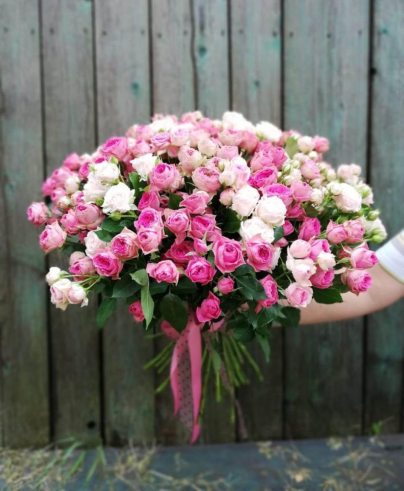 Букет Розовые кустовые розы Натали и Лав Лидия в Божонке