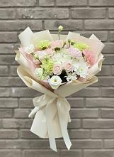 Букет цветов из:  Гвоздики, Розы, Лизиантусы и Хризантемы в Божонке