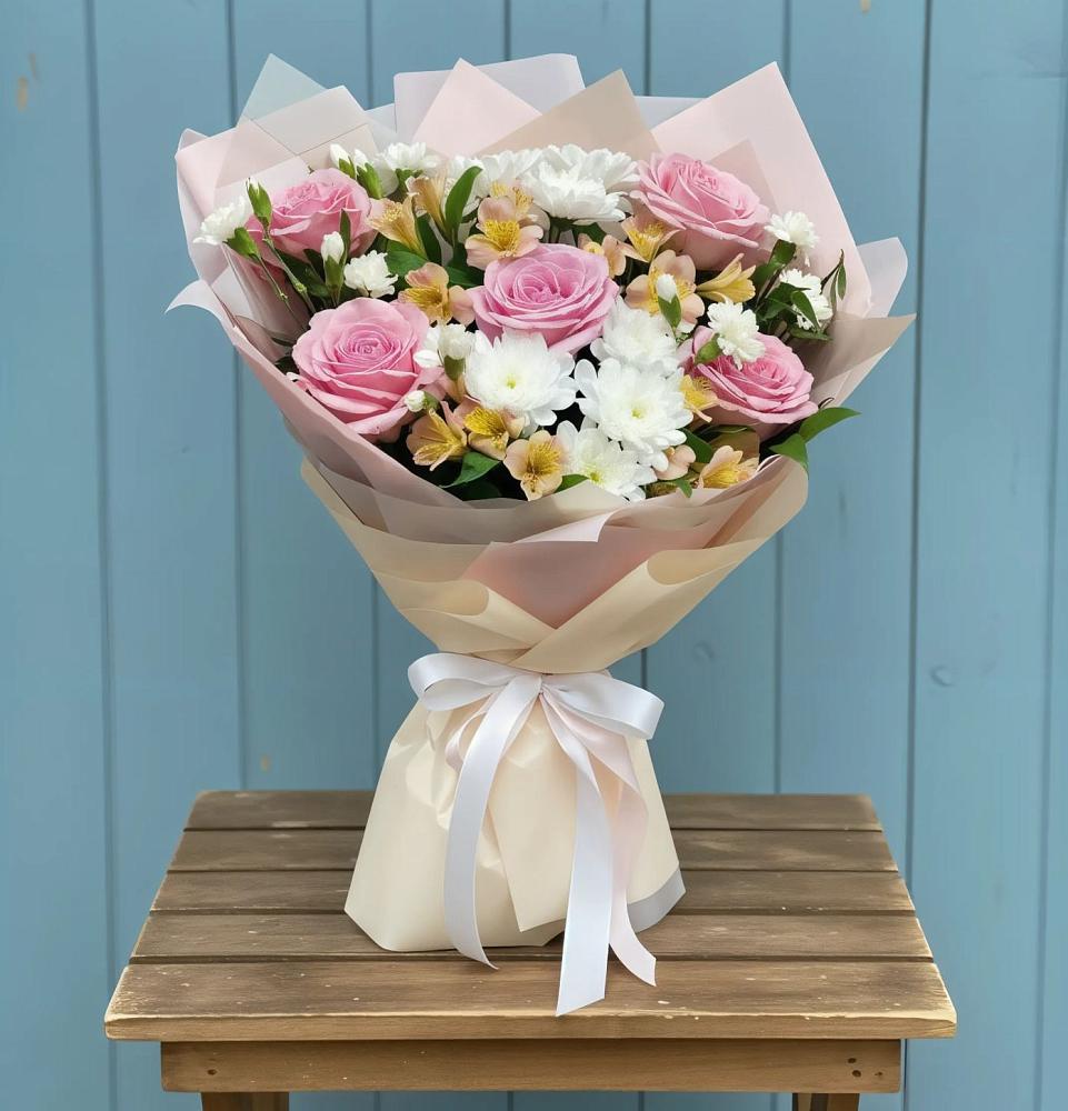 Букет цветов из: Гвоздики, Орхидеи и Розы в Божонке