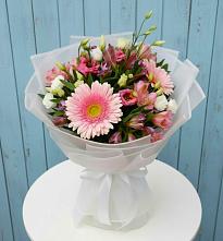 Букет цветов из:  Герберы, Альстромерии и Лизиантусы в Божонке