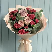 Букет цветов из:  Гвоздики и Розы в Божонке