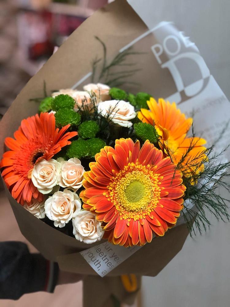 Букет цветов из: Герберы, Хризантемы и Розы в Божонке