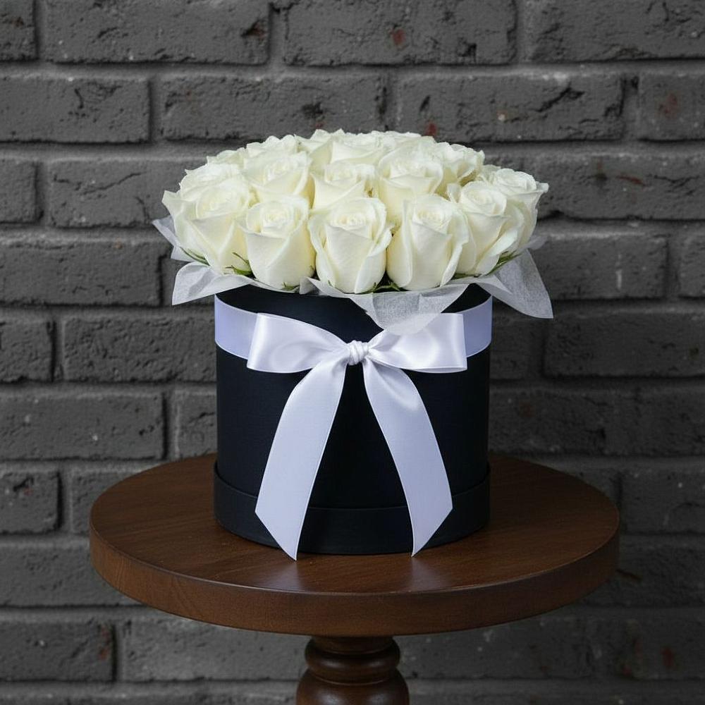 Цветочная композиция из Розы в шляпной коробке в Божонке