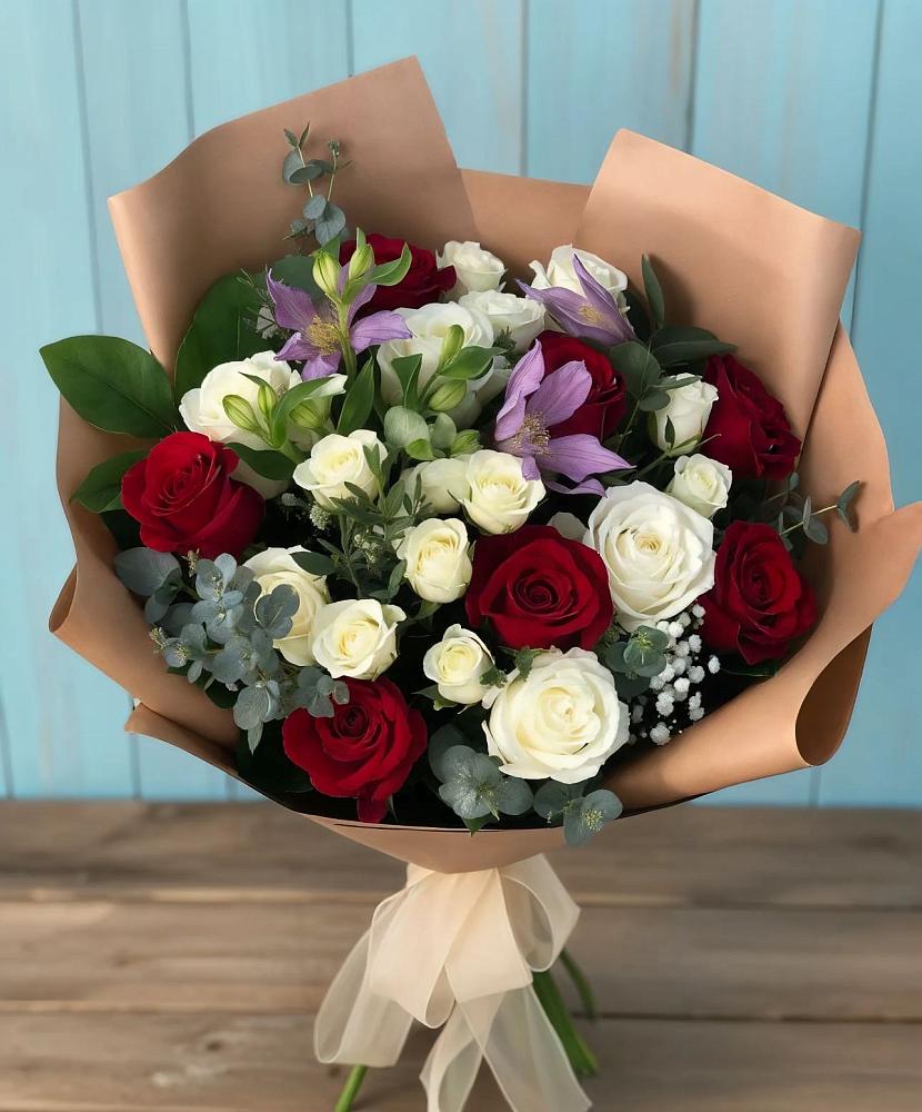 Букет цветов из: Розы и Альстромерии в Божонке