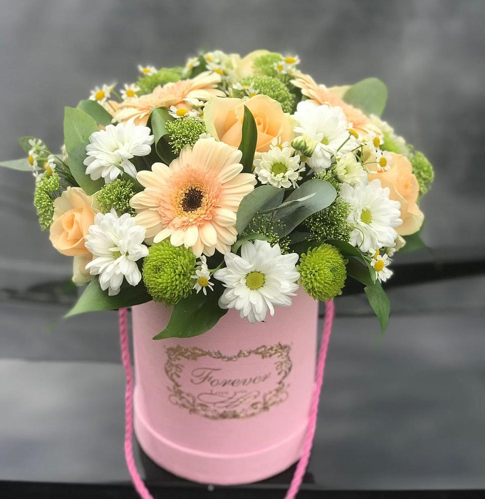 Цветочная композиция из Розы, Герберы и Хризантемы в шляпной коробке в Божонке