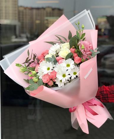Букет цветов из: Розы, Лизиантусы и Хризантемы в Божонке